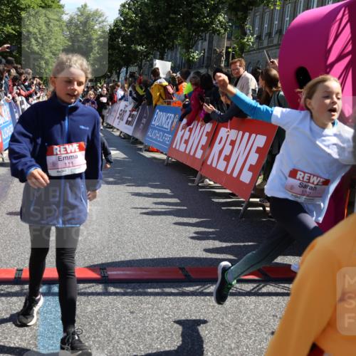 14.06.2026 - REWE Women's Run Strokosch-Dieckow http://msf.ph/oto/9754159 14.06.2026 11:37:35 Ziel 102, 104, 111, 124, 131, 132, 165, 167, 173, 176, 245, 259, 275, 314, 315, 324, 334, 336, 341, 344, 358 meine-sportfotos.de
