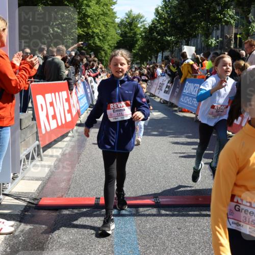 14.06.2026 - REWE Women's Run Strokosch-Dieckow http://msf.ph/oto/9754182 14.06.2026 11:37:34 Ziel 102, 104, 111, 124, 131, 132, 165, 167, 176, 180, 245, 258, 259, 275, 314, 315, 324, 336, 341, 358 meine-sportfotos.de