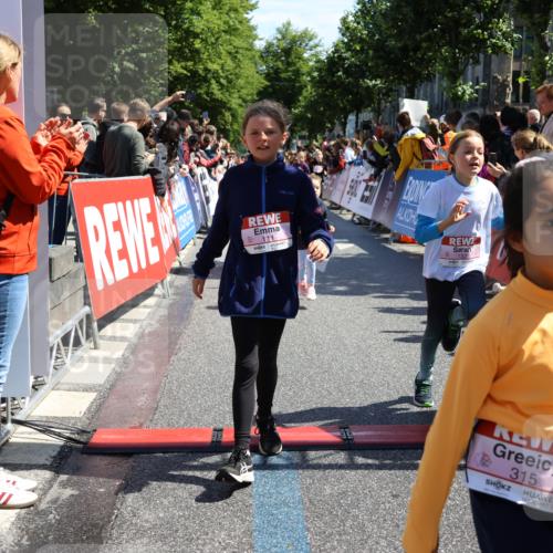14.06.2026 - REWE Women's Run Strokosch-Dieckow http://msf.ph/oto/9754192 14.06.2026 11:37:34 Ziel 102, 104, 111, 124, 131, 132, 165, 167, 176, 180, 245, 258, 259, 275, 314, 315, 324, 336, 341, 358 meine-sportfotos.de