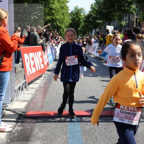 14.06.2026 - REWE Women's Run Strokosch-Dieckow http://msf.ph/oto/9754218 14.06.2026 11:37:34 Ziel 102, 104, 111, 124, 131, 132, 165, 167, 176, 180, 245, 258, 259, 275, 314, 315, 324, 336, 341, 358 meine-sportfotos.de