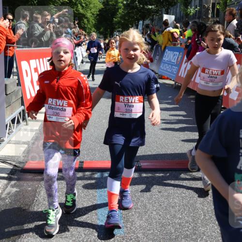 14.06.2026 - REWE Women's Run Strokosch-Dieckow http://msf.ph/oto/9754339 14.06.2026 11:37:31 Ziel 102, 104, 107, 111, 124, 132, 140, 167, 176, 180, 207, 245, 258, 259, 262, 275, 314, 315, 324, 336, 341, 350 meine-sportfotos.de