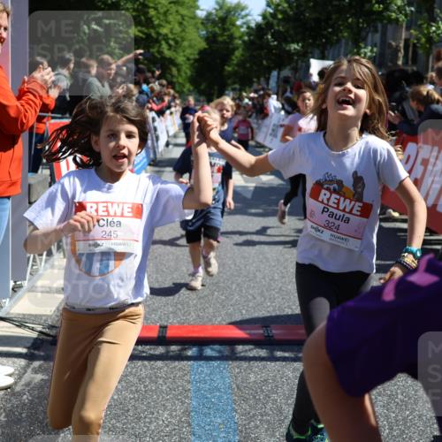 14.06.2026 - REWE Women's Run Strokosch-Dieckow http://msf.ph/oto/9754410 14.06.2026 11:37:29 Ziel 102, 104, 107, 124, 135, 140, 167, 175, 176, 180, 207, 245, 258, 259, 262, 275, 302, 314, 315, 324, 336, 341, 350 meine-sportfotos.de