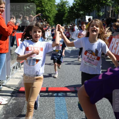 14.06.2026 - REWE Women's Run Strokosch-Dieckow http://msf.ph/oto/9754418 14.06.2026 11:37:29 Ziel 102, 104, 107, 124, 135, 140, 167, 175, 176, 180, 207, 245, 258, 259, 262, 275, 302, 314, 315, 324, 336, 341, 350 meine-sportfotos.de