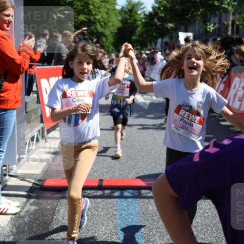 14.06.2026 - REWE Women's Run Strokosch-Dieckow http://msf.ph/oto/9754427 14.06.2026 11:37:29 Ziel 102, 104, 107, 124, 135, 140, 167, 175, 176, 180, 207, 245, 258, 259, 262, 275, 302, 314, 315, 324, 336, 341, 350 meine-sportfotos.de