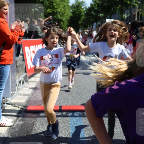 14.06.2026 - REWE Women's Run Strokosch-Dieckow http://msf.ph/oto/9754434 14.06.2026 11:37:29 Ziel 102, 104, 107, 124, 135, 140, 167, 175, 176, 180, 207, 245, 258, 259, 262, 275, 302, 314, 315, 324, 336, 341, 350 meine-sportfotos.de