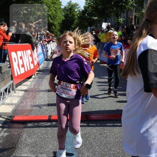 14.06.2026 - REWE Women's Run Strokosch-Dieckow http://msf.ph/oto/9754451 14.06.2026 11:37:28 Ziel 102, 104, 107, 124, 135, 140, 167, 175, 180, 207, 245, 258, 259, 262, 275, 302, 314, 324, 336, 341, 350 meine-sportfotos.de