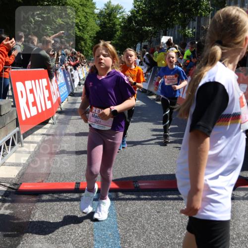 14.06.2026 - REWE Women's Run Strokosch-Dieckow http://msf.ph/oto/9754495 14.06.2026 11:37:28 Ziel 102, 104, 107, 124, 135, 140, 167, 175, 180, 207, 245, 258, 259, 262, 275, 302, 314, 324, 336, 341, 350 meine-sportfotos.de