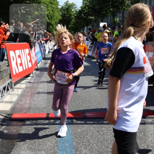 14.06.2026 - REWE Women's Run Strokosch-Dieckow http://msf.ph/oto/9754507 14.06.2026 11:37:28 Ziel 102, 104, 107, 124, 135, 140, 167, 175, 180, 207, 245, 258, 259, 262, 275, 302, 314, 324, 336, 341, 350 meine-sportfotos.de