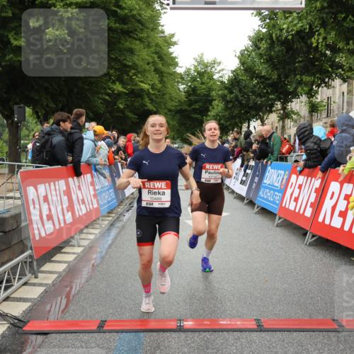 14.06.2026 - REWE Women's Run Strokosch-Dieckow http://msf.ph/oto/9754534 14.06.2026 09:48:09 Ziel 10273, 10274, 10489, 10752 meine-sportfotos.de