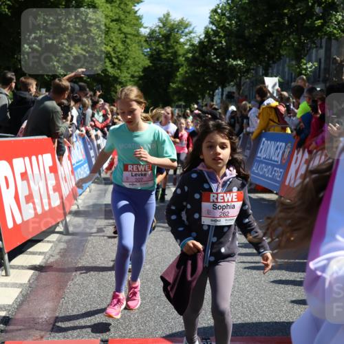 14.06.2026 - REWE Women's Run Strokosch-Dieckow http://msf.ph/oto/9754613 14.06.2026 11:37:23 Ziel 107, 108, 123, 124, 126, 135, 140, 174, 175, 180, 207, 232, 258, 262, 265, 266, 302, 341, 350 meine-sportfotos.de