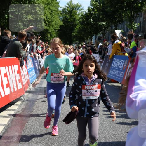 14.06.2026 - REWE Women's Run Strokosch-Dieckow http://msf.ph/oto/9754622 14.06.2026 11:37:23 Ziel 107, 108, 123, 124, 126, 135, 140, 174, 175, 180, 207, 232, 258, 262, 265, 266, 302, 341, 350 meine-sportfotos.de