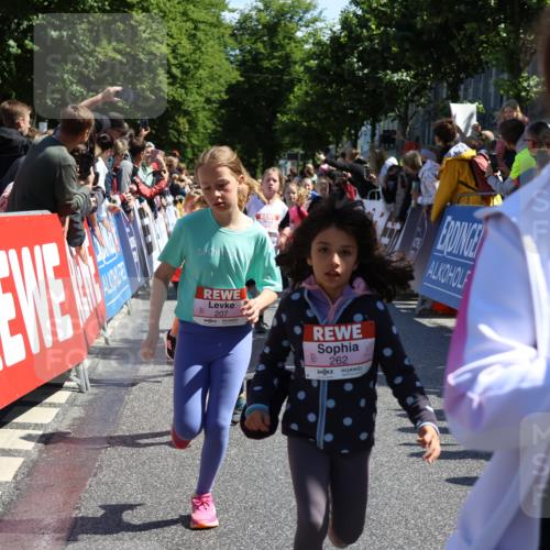 14.06.2026 - REWE Women's Run Strokosch-Dieckow http://msf.ph/oto/9754632 14.06.2026 11:37:23 Ziel 107, 108, 123, 124, 126, 135, 140, 174, 175, 180, 207, 232, 258, 262, 265, 266, 302, 341, 350 meine-sportfotos.de