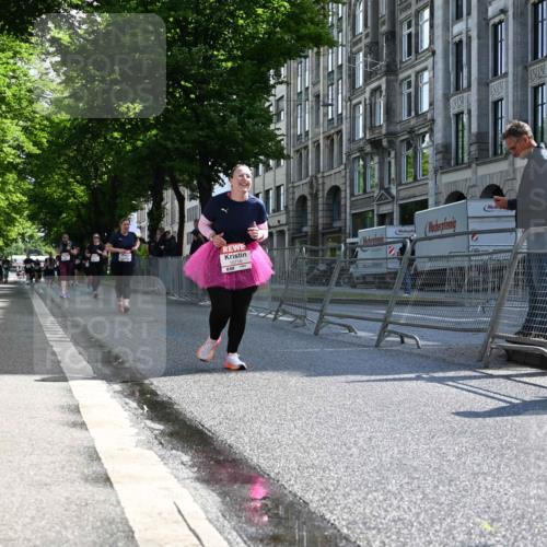 14.06.2026 - REWE Women's Run J. Mangold http://msf.ph/oto/9754654 14.06.2026 10:14:18 Ziel 10716, 10717, 11125 meine-sportfotos.de