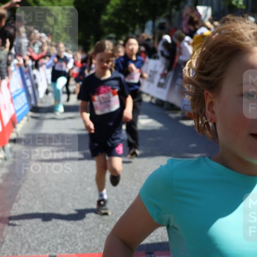 14.06.2026 - REWE Women's Run Strokosch-Dieckow http://msf.ph/oto/9754658 14.06.2026 11:37:20 Ziel 107, 108, 123, 126, 135, 142, 174, 175, 207, 232, 262, 265, 266, 277, 302, 350, 352 meine-sportfotos.de