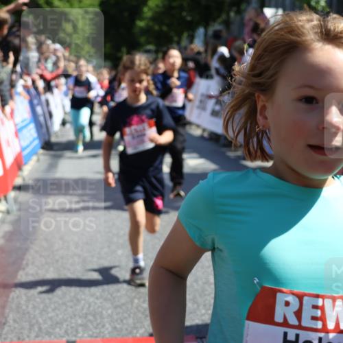 14.06.2026 - REWE Women's Run Strokosch-Dieckow http://msf.ph/oto/9754665 14.06.2026 11:37:20 Ziel 107, 108, 123, 126, 135, 142, 174, 175, 207, 232, 262, 265, 266, 277, 302, 350, 352 meine-sportfotos.de