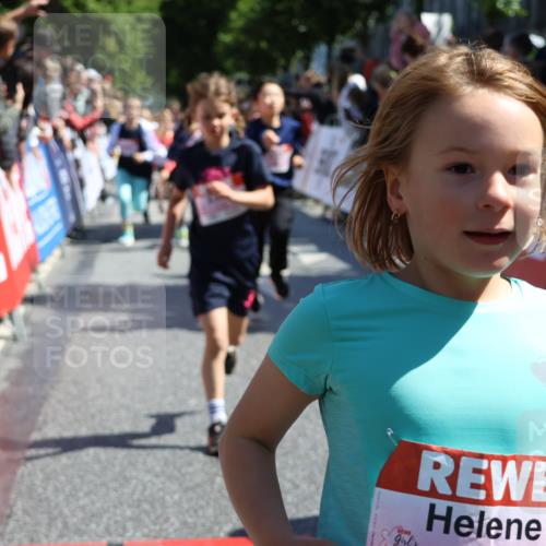 14.06.2026 - REWE Women's Run Strokosch-Dieckow http://msf.ph/oto/9754673 14.06.2026 11:37:20 Ziel 107, 108, 123, 126, 135, 142, 174, 175, 207, 232, 262, 265, 266, 277, 302, 350, 352 meine-sportfotos.de