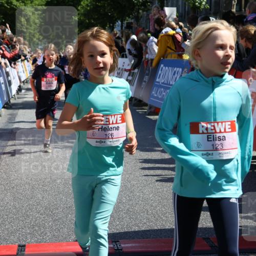 14.06.2026 - REWE Women's Run Strokosch-Dieckow http://msf.ph/oto/9754681 14.06.2026 11:37:19 Ziel 107, 108, 123, 126, 135, 142, 174, 175, 232, 262, 265, 266, 277, 302, 352 meine-sportfotos.de