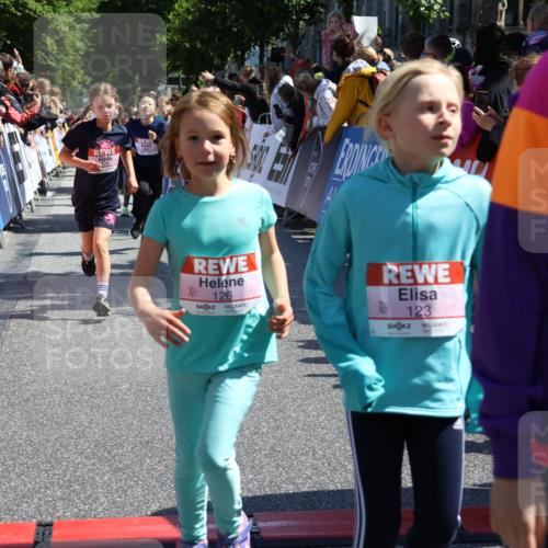 14.06.2026 - REWE Women's Run Strokosch-Dieckow http://msf.ph/oto/9754701 14.06.2026 11:37:19 Ziel 107, 108, 123, 126, 135, 142, 174, 175, 232, 262, 265, 266, 277, 302, 352 meine-sportfotos.de