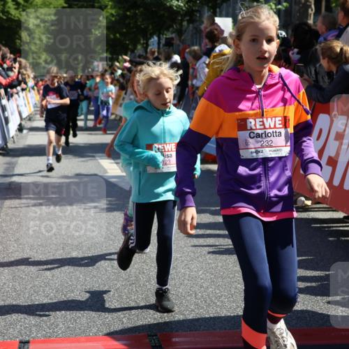 14.06.2026 - REWE Women's Run Strokosch-Dieckow http://msf.ph/oto/9754721 14.06.2026 11:37:18 Ziel 108, 123, 126, 135, 142, 174, 175, 183, 232, 265, 266, 277, 302, 352, 355 meine-sportfotos.de