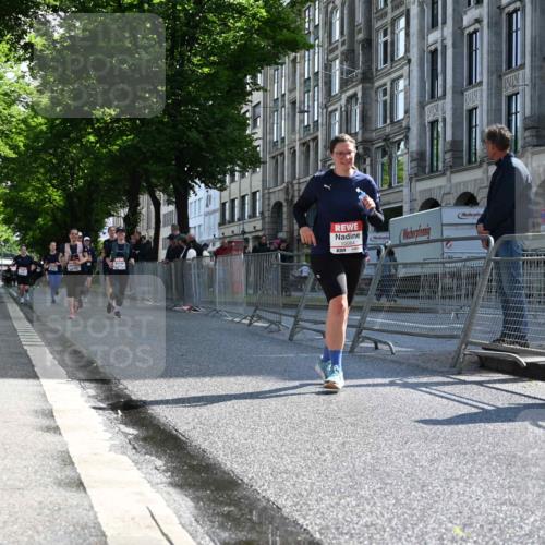 14.06.2026 - REWE Women's Run J. Mangold http://msf.ph/oto/9754724 14.06.2026 10:14:30 Ziel 10064, 10509, 10550, 11195, 11461 meine-sportfotos.de