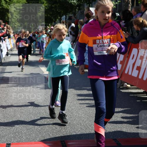 14.06.2026 - REWE Women's Run Strokosch-Dieckow http://msf.ph/oto/9754744 14.06.2026 11:37:18 Ziel 108, 123, 126, 135, 142, 174, 175, 183, 232, 265, 266, 277, 302, 352, 355 meine-sportfotos.de