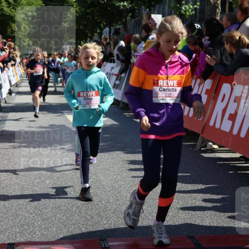 14.06.2026 - REWE Women's Run Strokosch-Dieckow http://msf.ph/oto/9754773 14.06.2026 11:37:17 Ziel 108, 123, 126, 142, 174, 175, 178, 183, 232, 265, 266, 277, 278, 302, 352, 355 meine-sportfotos.de
