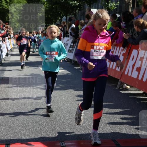 14.06.2026 - REWE Women's Run Strokosch-Dieckow http://msf.ph/oto/9754784 14.06.2026 11:37:17 Ziel 108, 123, 126, 142, 174, 175, 178, 183, 232, 265, 266, 277, 278, 302, 352, 355 meine-sportfotos.de