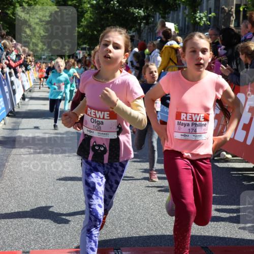 14.06.2026 - REWE Women's Run Strokosch-Dieckow http://msf.ph/oto/9754834 14.06.2026 11:37:15 Ziel 108, 116, 123, 126, 142, 174, 178, 183, 232, 235, 265, 266, 277, 278, 313, 352, 355 meine-sportfotos.de