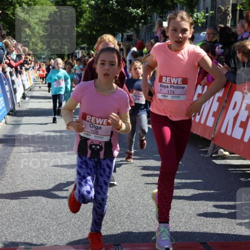 14.06.2026 - REWE Women's Run Strokosch-Dieckow http://msf.ph/oto/9754866 14.06.2026 11:37:15 Ziel 108, 116, 123, 126, 142, 174, 178, 183, 232, 235, 265, 266, 277, 278, 313, 352, 355 meine-sportfotos.de