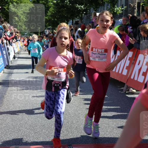 14.06.2026 - REWE Women's Run Strokosch-Dieckow http://msf.ph/oto/9754876 14.06.2026 11:37:15 Ziel 108, 116, 123, 126, 142, 174, 178, 183, 232, 235, 265, 266, 277, 278, 313, 352, 355 meine-sportfotos.de
