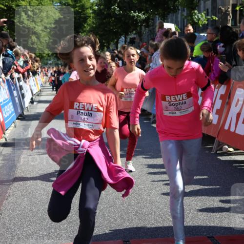 14.06.2026 - REWE Women's Run Strokosch-Dieckow http://msf.ph/oto/9754923 14.06.2026 11:37:14 Ziel 108, 116, 123, 142, 149, 174, 178, 183, 232, 235, 265, 266, 277, 278, 313, 352, 355 meine-sportfotos.de