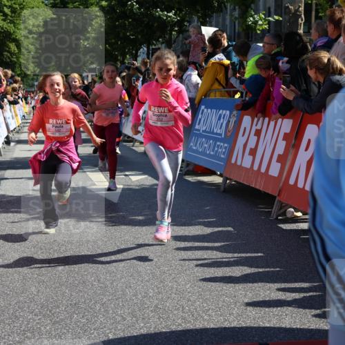 14.06.2026 - REWE Women's Run Strokosch-Dieckow http://msf.ph/oto/9754993 14.06.2026 11:37:13 Ziel 108, 116, 142, 149, 174, 178, 183, 232, 235, 265, 266, 277, 278, 313, 352, 355 meine-sportfotos.de