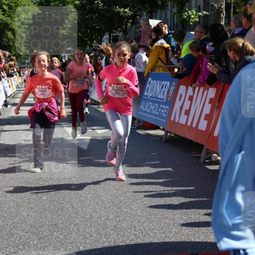 14.06.2026 - REWE Women's Run Strokosch-Dieckow http://msf.ph/oto/9755002 14.06.2026 11:37:13 Ziel 108, 116, 142, 149, 174, 178, 183, 232, 235, 265, 266, 277, 278, 313, 352, 355 meine-sportfotos.de