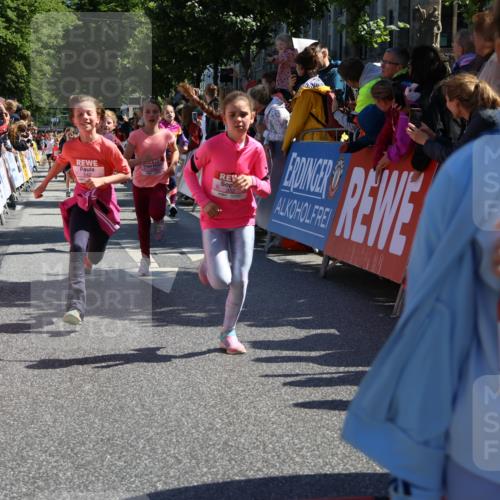 14.06.2026 - REWE Women's Run Strokosch-Dieckow http://msf.ph/oto/9755012 14.06.2026 11:37:13 Ziel 108, 116, 142, 149, 174, 178, 183, 232, 235, 265, 266, 277, 278, 313, 352, 355 meine-sportfotos.de