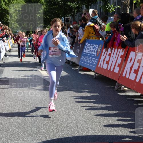14.06.2026 - REWE Women's Run Strokosch-Dieckow http://msf.ph/oto/9755087 14.06.2026 11:37:11 Ziel 108, 116, 142, 149, 174, 178, 183, 235, 277, 278, 313, 352, 355, 363 meine-sportfotos.de