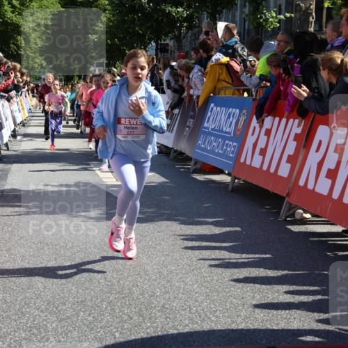 14.06.2026 - REWE Women's Run Strokosch-Dieckow http://msf.ph/oto/9755098 14.06.2026 11:37:11 Ziel 108, 116, 142, 149, 174, 178, 183, 235, 277, 278, 313, 352, 355, 363 meine-sportfotos.de