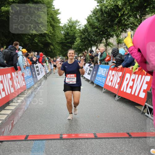 14.06.2026 - REWE Women's Run Strokosch-Dieckow http://msf.ph/oto/9755100 14.06.2026 09:47:33 Ziel 10081, 10118, 10488, 10994 meine-sportfotos.de