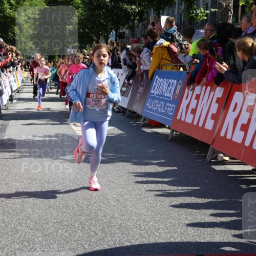 14.06.2026 - REWE Women's Run Strokosch-Dieckow http://msf.ph/oto/9755110 14.06.2026 11:37:11 Ziel 108, 116, 142, 149, 174, 178, 183, 235, 277, 278, 313, 352, 355, 363 meine-sportfotos.de