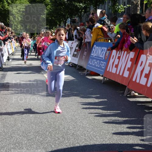 14.06.2026 - REWE Women's Run Strokosch-Dieckow http://msf.ph/oto/9755119 14.06.2026 11:37:11 Ziel 108, 116, 142, 149, 174, 178, 183, 235, 277, 278, 313, 352, 355, 363 meine-sportfotos.de