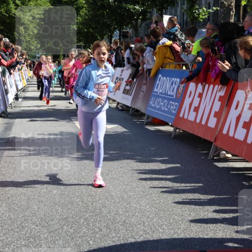14.06.2026 - REWE Women's Run Strokosch-Dieckow http://msf.ph/oto/9755131 14.06.2026 11:37:11 Ziel 108, 116, 142, 149, 174, 178, 183, 235, 277, 278, 313, 352, 355, 363 meine-sportfotos.de