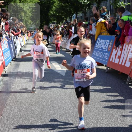 14.06.2026 - REWE Women's Run Strokosch-Dieckow http://msf.ph/oto/9755335 14.06.2026 11:37:07 Ziel 116, 149, 178, 183, 193, 235, 251, 278, 313, 355, 363 meine-sportfotos.de