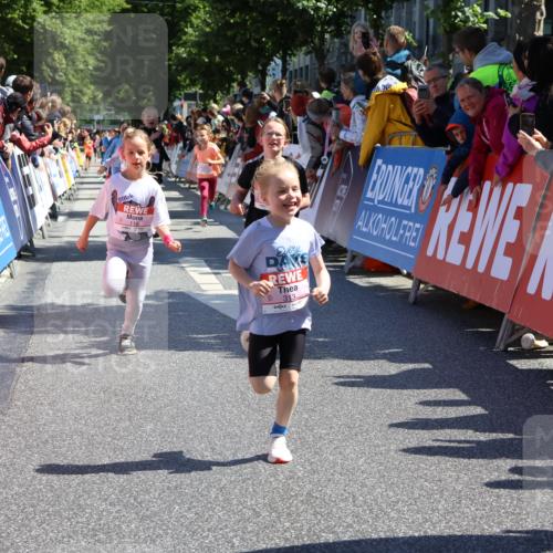 14.06.2026 - REWE Women's Run Strokosch-Dieckow http://msf.ph/oto/9755400 14.06.2026 11:37:06 Ziel 116, 136, 149, 178, 183, 193, 235, 251, 278, 313, 354, 355, 363 meine-sportfotos.de
