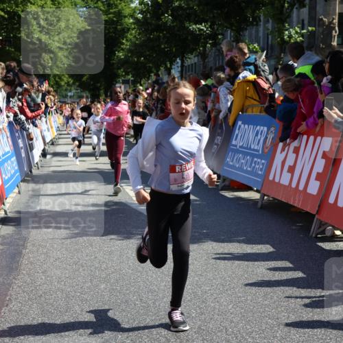 14.06.2026 - REWE Women's Run Strokosch-Dieckow http://msf.ph/oto/9755459 14.06.2026 11:37:03 Ziel 136, 149, 168, 193, 251, 313, 354, 359, 363, 367 meine-sportfotos.de