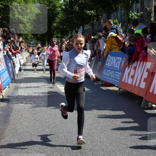 14.06.2026 - REWE Women's Run Strokosch-Dieckow http://msf.ph/oto/9755470 14.06.2026 11:37:03 Ziel 136, 149, 168, 193, 251, 313, 354, 359, 363, 367 meine-sportfotos.de