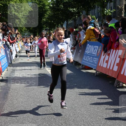 14.06.2026 - REWE Women's Run Strokosch-Dieckow http://msf.ph/oto/9755481 14.06.2026 11:37:03 Ziel 136, 149, 168, 193, 251, 313, 354, 359, 363, 367 meine-sportfotos.de