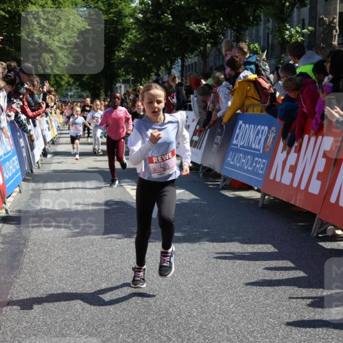 14.06.2026 - REWE Women's Run Strokosch-Dieckow http://msf.ph/oto/9755497 14.06.2026 11:37:03 Ziel 136, 149, 168, 193, 251, 313, 354, 359, 363, 367 meine-sportfotos.de