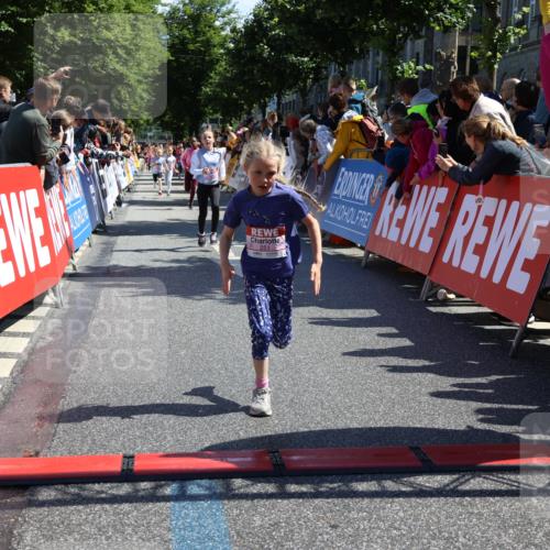 14.06.2026 - REWE Women's Run Strokosch-Dieckow http://msf.ph/oto/9755533 14.06.2026 11:37:01 Ziel 136, 168, 193, 251, 354, 359, 363, 367 meine-sportfotos.de
