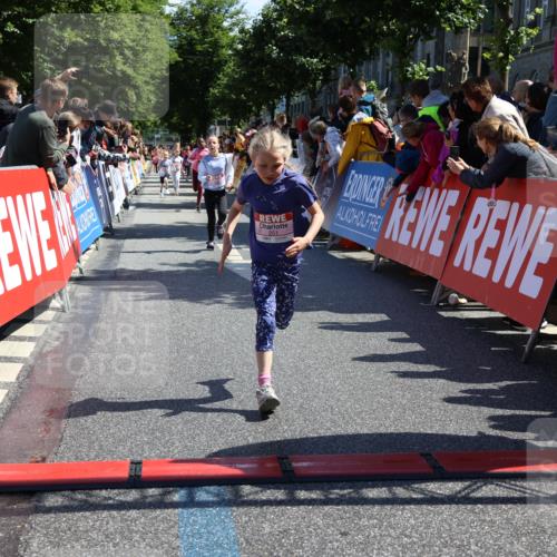 14.06.2026 - REWE Women's Run Strokosch-Dieckow http://msf.ph/oto/9755547 14.06.2026 11:37:01 Ziel 136, 168, 193, 251, 354, 359, 363, 367 meine-sportfotos.de