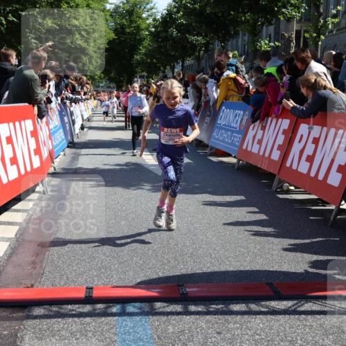 14.06.2026 - REWE Women's Run Strokosch-Dieckow http://msf.ph/oto/9755570 14.06.2026 11:37:01 Ziel 136, 168, 193, 251, 354, 359, 363, 367 meine-sportfotos.de