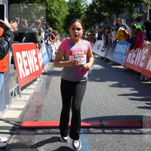 14.06.2026 - REWE Women's Run Strokosch-Dieckow http://msf.ph/oto/9755659 14.06.2026 11:36:59 Ziel 136, 168, 184, 193, 204, 251, 354, 359, 363, 367 meine-sportfotos.de